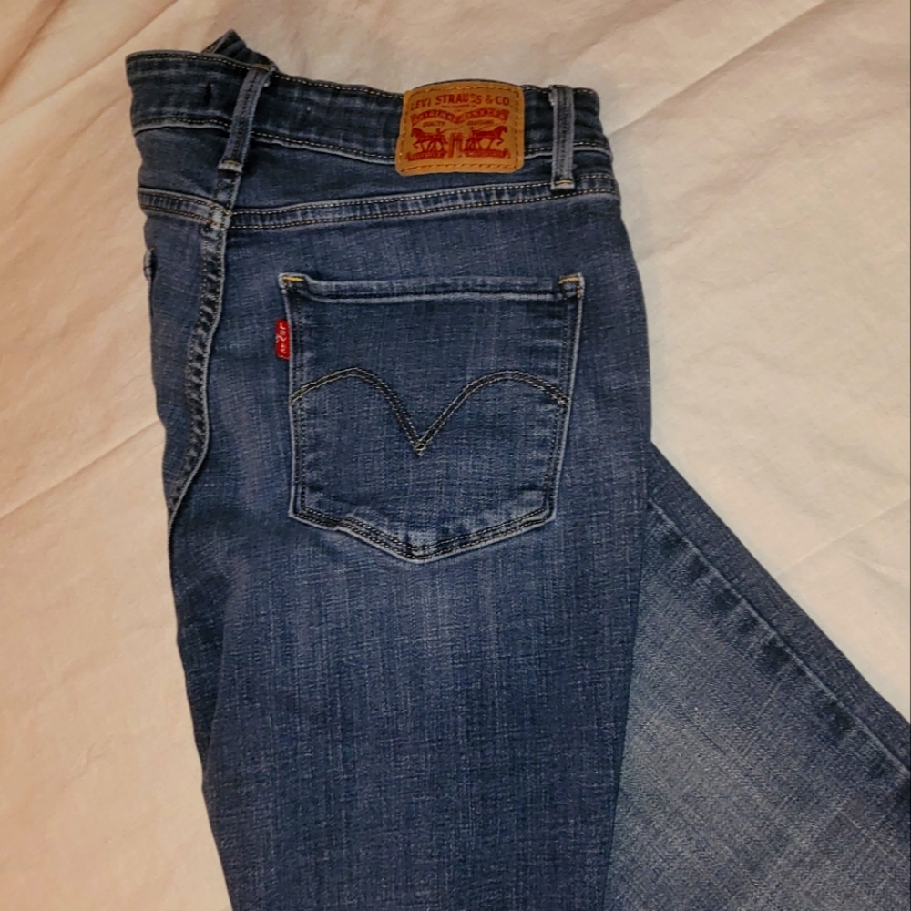 Levi classic mid rise skinny size 6
